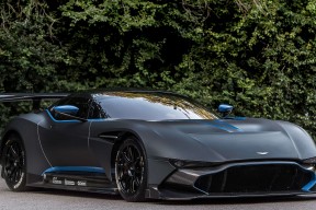 乐鱼体育app官方入口-主教练在比赛节奏混乱时的临场调整策略，主教练能否上场比赛