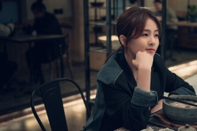 乐鱼体育app在线登录-勇士球员在训练中挑战三分连中引发全队欢呼，勇士队三分命中率