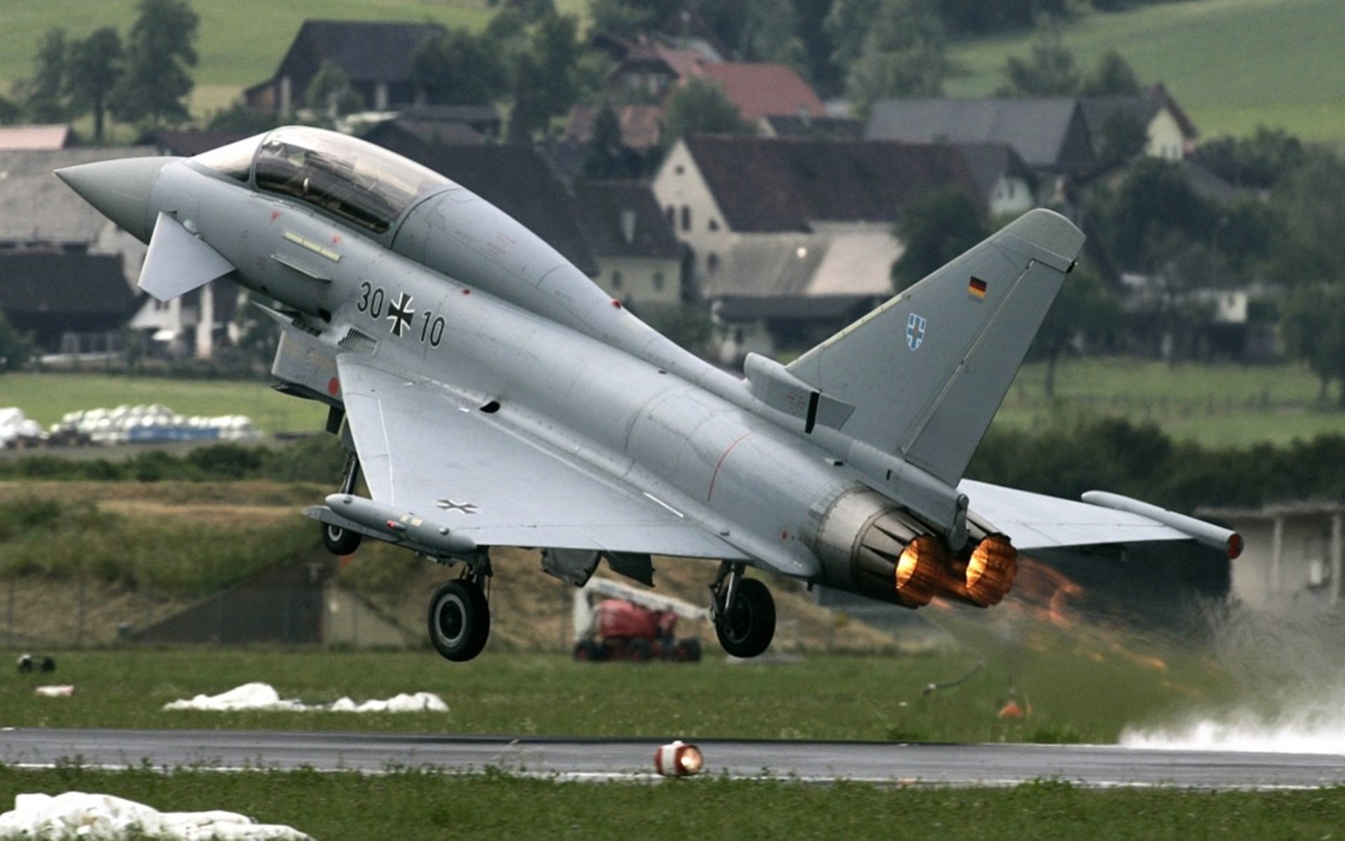 李恩：用出色的防守和精准的传球，他在中场位置上为全黑队提供保障